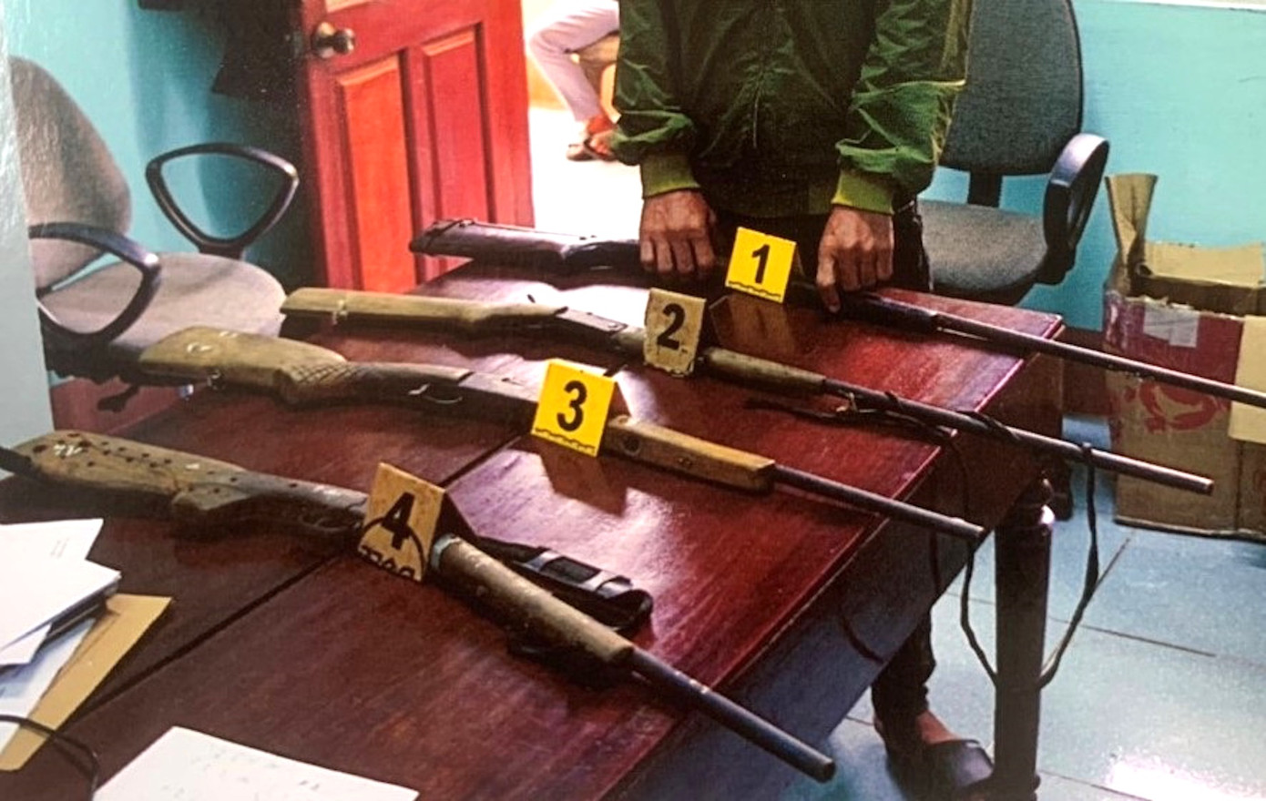 4 khẩu súng của các đối tượng mang đi săn