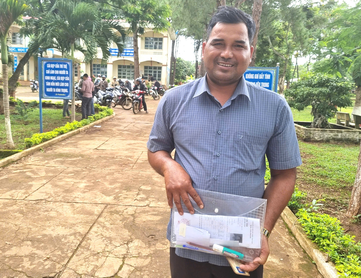 Anh Gloan tự tin với các bài thi của mình sẽ đạt điểm cao. Anh Gloan tự tin với các bài thi của mình sẽ đạt điểm cao.