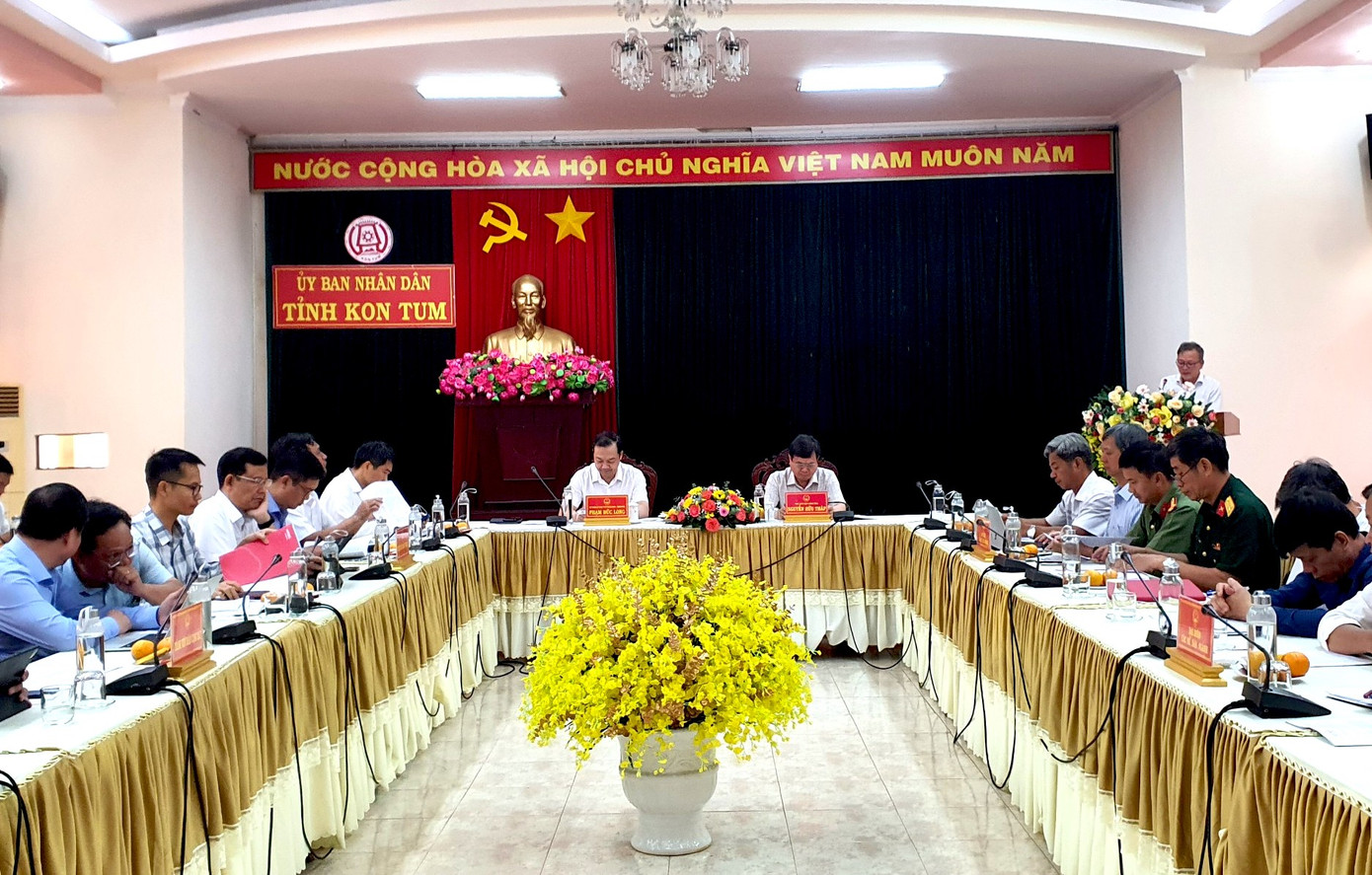 Quang cảnh buổi làm việc Quang cảnh buổi làm việc