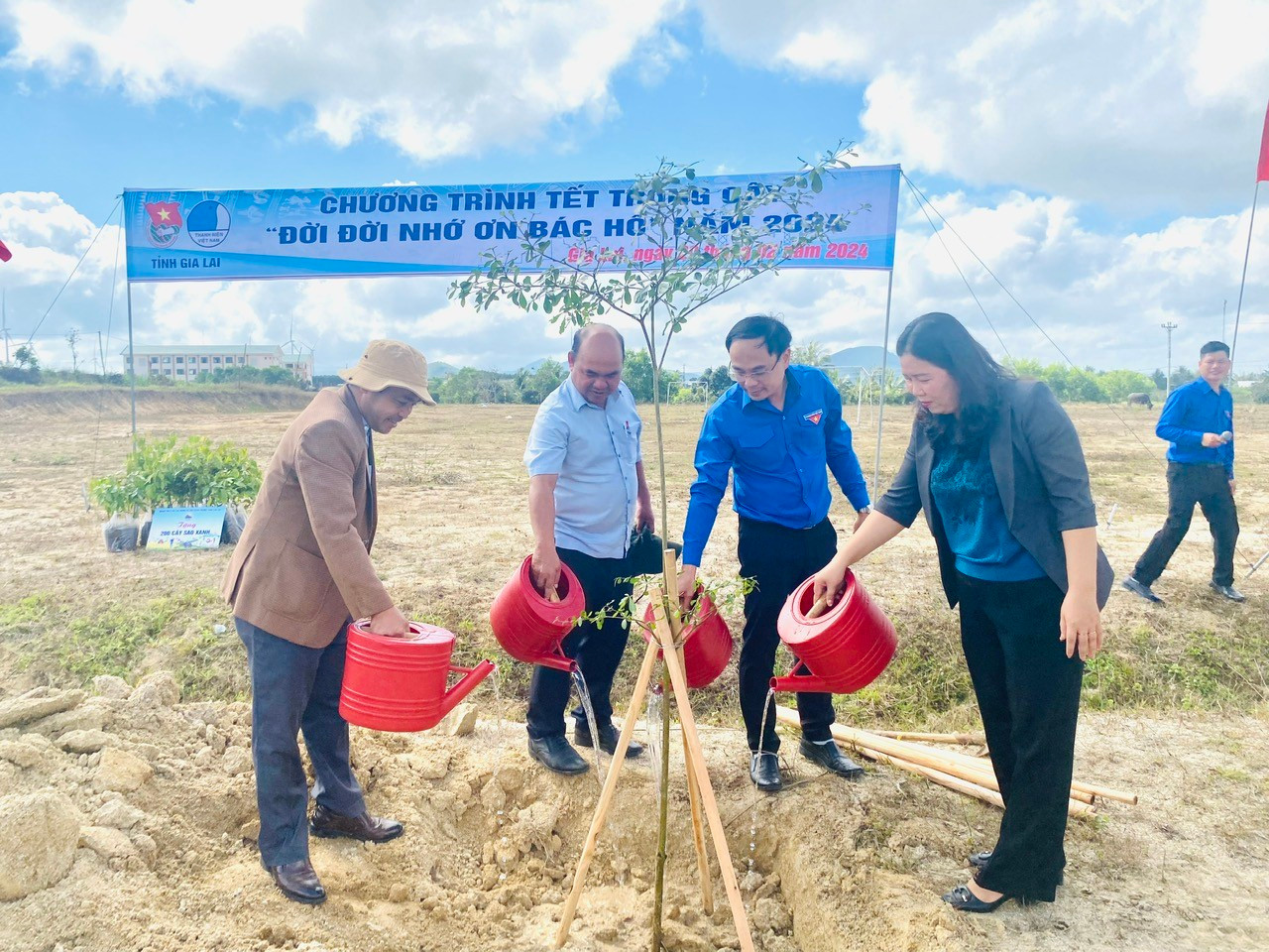 Ngay sau lễ phát động, Tỉnh Đoàn và các tổ chức đoàn trực thuộc đã tổ chức nhiều hoạt động hưởng ứng tại thị xã An Khê. Ngay sau lễ phát động, Tỉnh Đoàn và các tổ chức đoàn trực thuộc đã tổ chức nhiều hoạt động hưởng ứng tại thị xã An Khê.