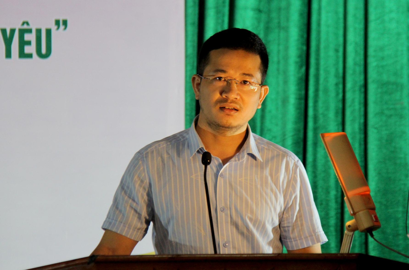 Nhà báo Tuấn Nguyễn - Thư ký Toà soạn Văn phòng đại diện báo Tiền Phong khu vực Tây Nguyên phát biểu Nhà báo Tuấn Nguyễn - Thư ký Toà soạn Văn phòng đại diện báo Tiền Phong khu vực Tây Nguyên phát biểu