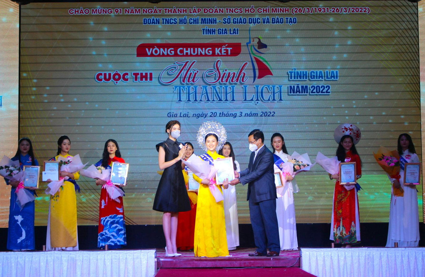 Hai giải Á khôi thuộc về các nữ sinh Nguyễn Hoài Bảo Trân (lớp 11B1, Trường THPT Nguyễn Huệ, huyện Đak Đoa) và Đỗ Huyền Trân (lớp 11A2, Trường THPT Trần Quốc Tuấn, huyện Phú Thiện). Ngoài ra, Ban Tổ chức cũng trao 5 giải phụ: Nữ sinh thần thái, Nữ sinh thân thiện, Nữ sinh được yêu thích nhất, Nữ sinh tài năng, Nữ sinh mặc trang phục áo dài đẹp nhất. Theo ban tổ chức, cuộc thi nhằm xây dựng sân chơi văn hóa trong sáng, lành mạnh. Đồng thời, bồi dưỡng và phát huy vai trò, khả năng của học sinh, sinh viên trong các hoạt động văn - thể - mỹ. Cũng từ đó định hình, xây dựng phong cách, hình mẫu học sinh trên địa bàn tỉnh Gia Lai.