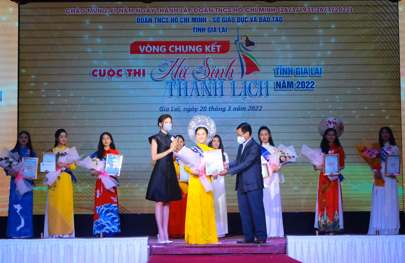 Hai giải Á khôi thuộc về các nữ sinh Nguyễn Hoài Bảo Trân (lớp 11B1, Trường THPT Nguyễn Huệ, huyện Đak Đoa) và Đỗ Huyền Trân (lớp 11A2, Trường THPT Trần Quốc Tuấn, huyện Phú Thiện). Ngoài ra, Ban Tổ chức cũng trao 5 giải phụ: Nữ sinh thần thái, Nữ sinh thân thiện, Nữ sinh được yêu thích nhất, Nữ sinh tài năng, Nữ sinh mặc trang phục áo dài đẹp nhất. Theo ban tổ chức, cuộc thi nhằm xây dựng sân chơi văn hóa trong sáng, lành mạnh. Đồng thời, bồi dưỡng và phát huy vai trò, khả năng của học sinh, sinh viên trong các hoạt động văn - thể - mỹ. Cũng từ đó định hình, xây dựng phong cách, hình mẫu học sinh trên địa bàn tỉnh Gia Lai.