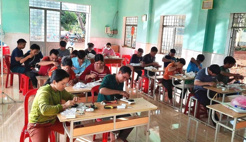 Huyện Đức Cơ quan tâm tới các lớp dạy nghề cho người dân tộc thiểu số. Ảnh: Phương Trang Huyện Đức Cơ quan tâm tới các lớp dạy nghề cho người dân tộc thiểu số. Ảnh: Phương Trang