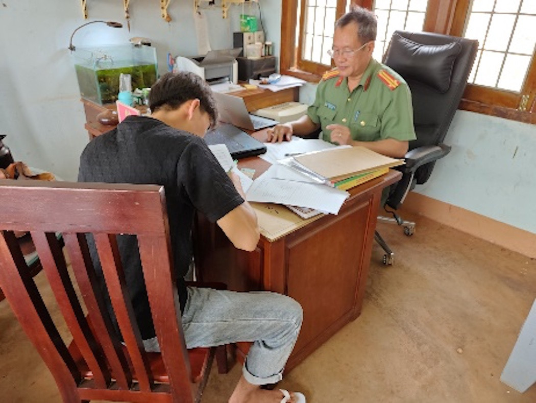 Phòng An ninh chính trị nội bộ làm việc với A.Y.C Phòng An ninh chính trị nội bộ làm việc với A.Y.C