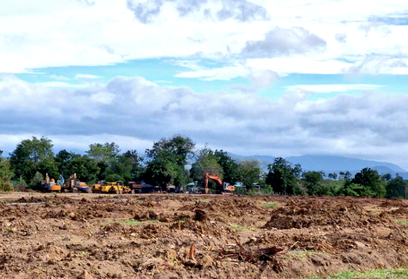 Xe cơ giới hạng nặng san ủi đất Xe cơ giới hạng nặng san ủi đất