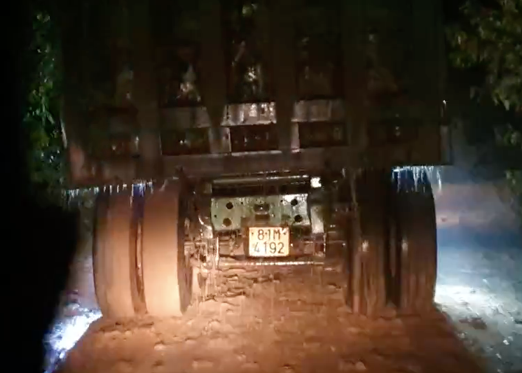 Cận cảnh 'cát tặc' lộng hành trên sông Sê San ảnh 2