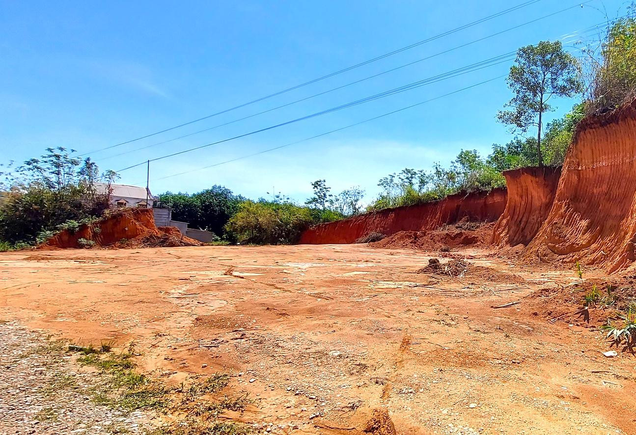 Một điểm khai thác đất trái phép ở huyện Ngọc Hồi