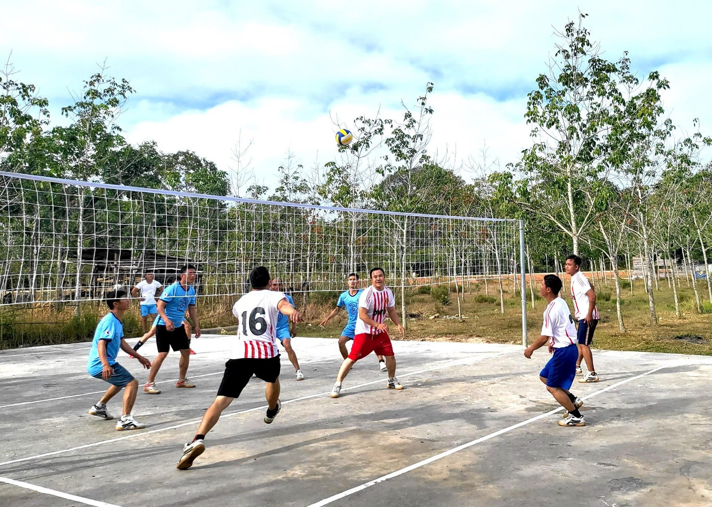 Cũng trong buổi lễ ra quân nhiều hoạt động thể thao thu hút hàng trăm vận động viên tham gia. Đặc biệt, có hơn 300 đoàn viên thanh niên chạy bộ gây quỹ các hoạt động tình nguyện tại Quảng trường Đại Đoàn Kết. Cũng trong buổi lễ ra quân nhiều hoạt động thể thao thu hút hàng trăm vận động viên tham gia. Đặc biệt, có hơn 300 đoàn viên thanh niên chạy bộ gây quỹ các hoạt động tình nguyện tại Quảng trường Đại Đoàn Kết.