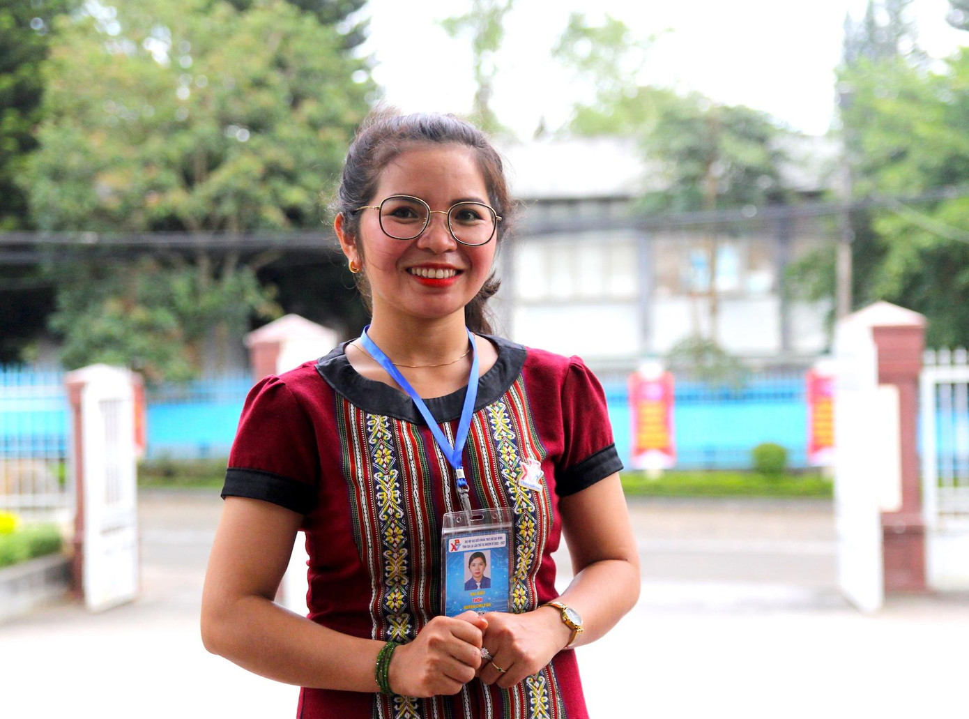 Trang phục truyền thống của dân tộc Ba Na của chị Thõk, Bí thư xã Đoàn Hà Tây, huyện Chư Păh diện đến dự Đại hội gây ấn tượng với mọi người. Chị Thõk chia sẻ, đây là bộ váy được chính bản thân thiết kế, nhờ mẹ dệt. Tất cả công đoạn phải hết gần một tháng. Trang phục này vừa giữ được bản sắc dân tộc với các hoa văn được giữ nguyên, nhưng cũng cách tân để phù hợp với Đại hội.