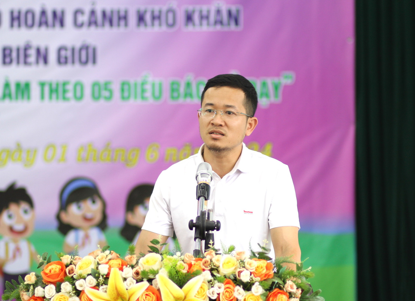 Tại chương trình, nhà báo Tuấn Nguyễn - Phụ trách Văn phòng đại diện báo Tiền Phong khu vực Tây Nguyên gửi lời cảm ơn sâu sắc tới các nhà hảo tâm, đơn vị hỗ trợ cho các học sinh nghèo, thông qua sự vận động trực tiếp từ nhà báo Lê Tiền.