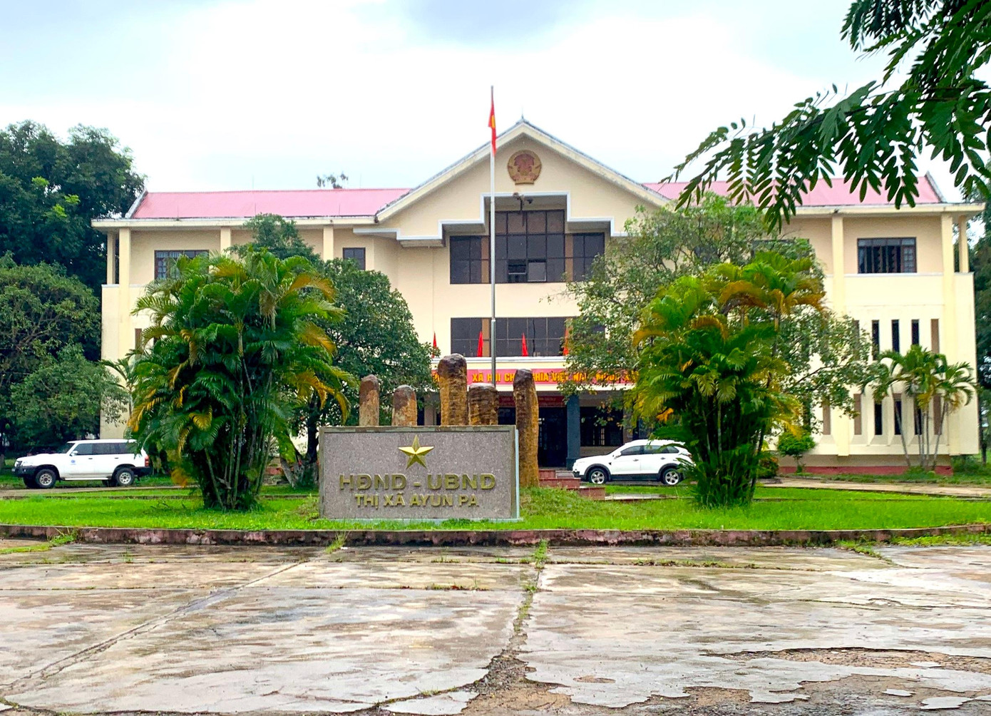 Trụ sở HĐND và UBND thị xã Ayun Pa Trụ sở HĐND và UBND thị xã Ayun Pa