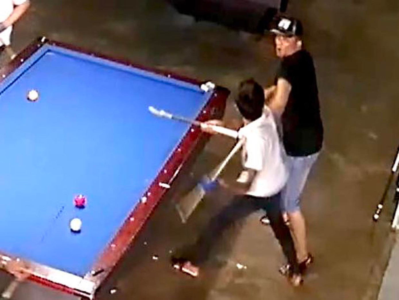 Phú và V. đã xảy ra mâu thuẫn, xô xát trong lúc đánh bida.