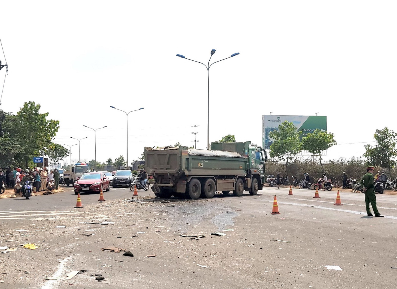 Ô tô tải liên quan đến vụ tai nạn Ô tô tải liên quan đến vụ tai nạn