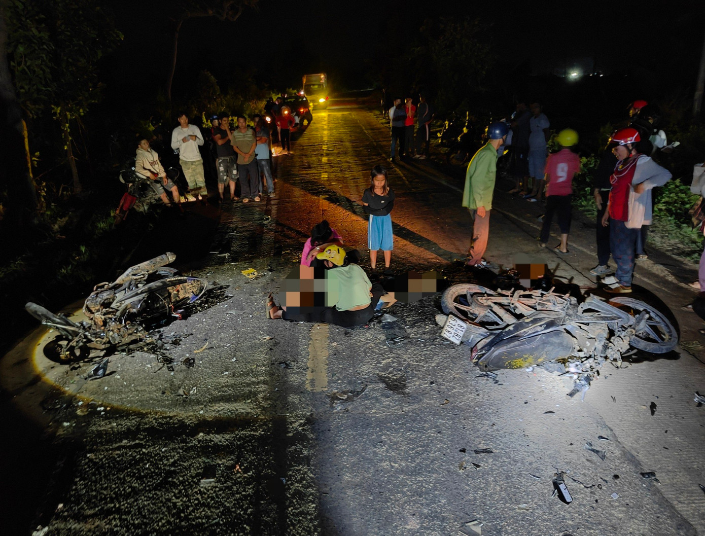 Người nhà tới hiện trường