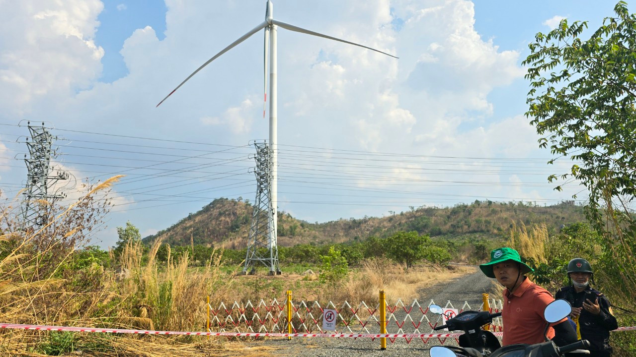 Cánh quạt gió bị hư hỏng nặng.