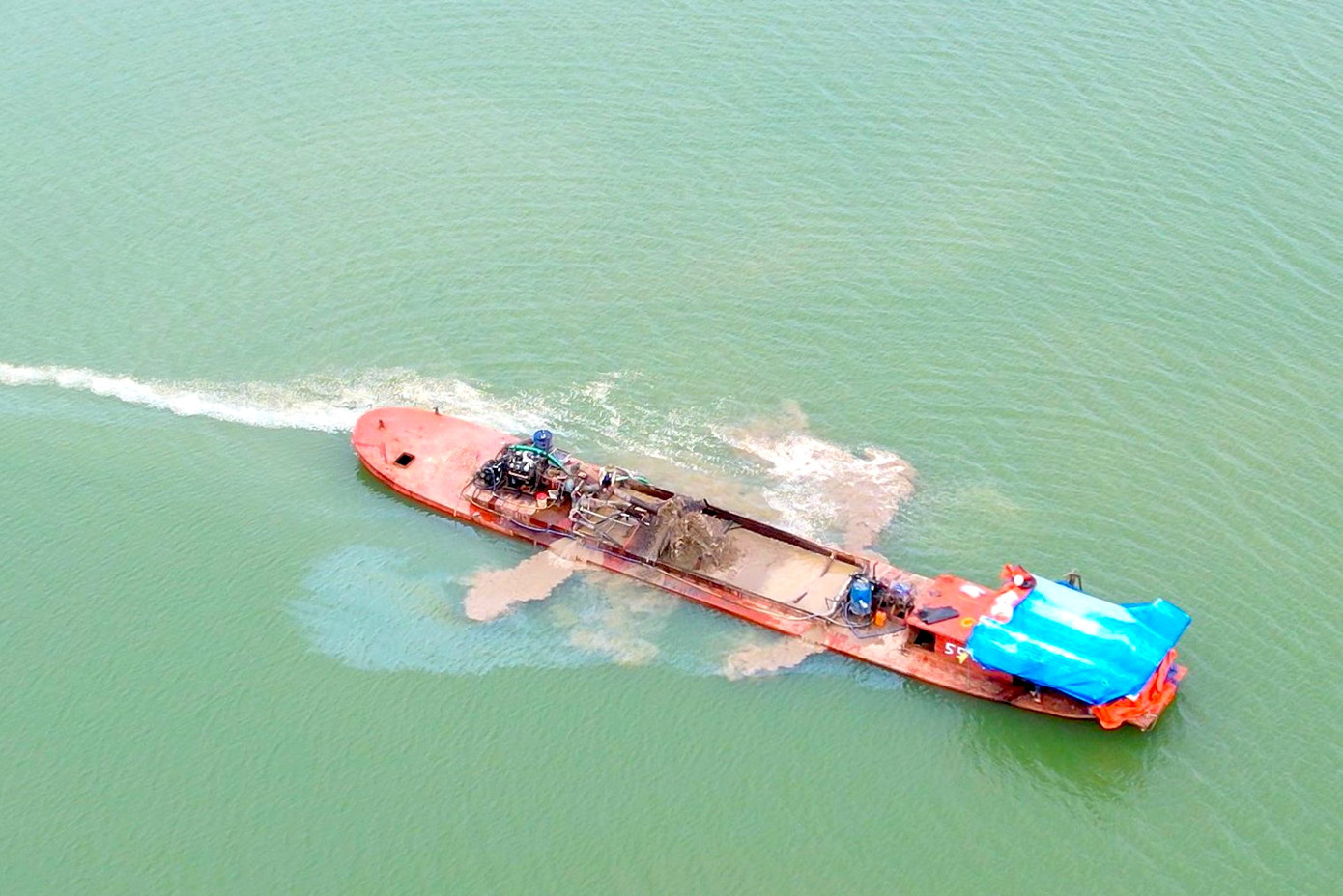 Một vụ khai thác khoáng sản trái phép được phóng viên báo Tiền Phong phát hiện trên địa bàn tỉnh Gia Lai.