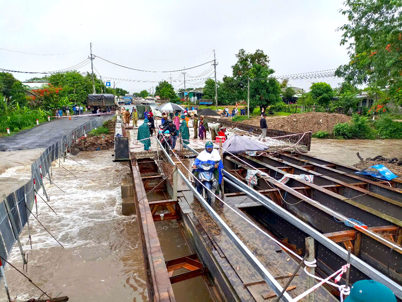 Đoạn giao thông từ huyện Phú Thiện về thị xã Ayun Pa bị chia tách hoàn toàn. Đoạn giao thông từ huyện Phú Thiện về thị xã Ayun Pa bị chia tách hoàn toàn.