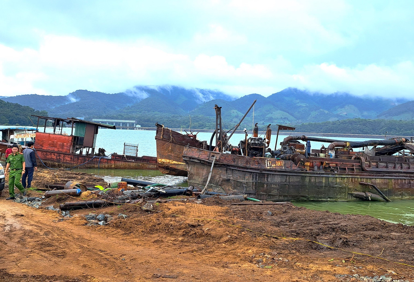 Một vụ khai thác khoáng sản trái phép ở Gia Lai do phóng viên báo Tiền Phong phát hiện trên địa bàn tỉnh này.