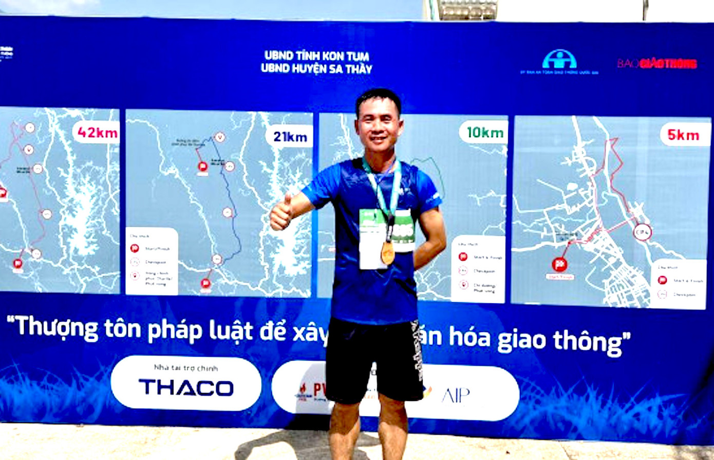 VĐV Phạm Thanh Bình (Kon Tum) là người đầu tiên về đích ở cự ly 5km.