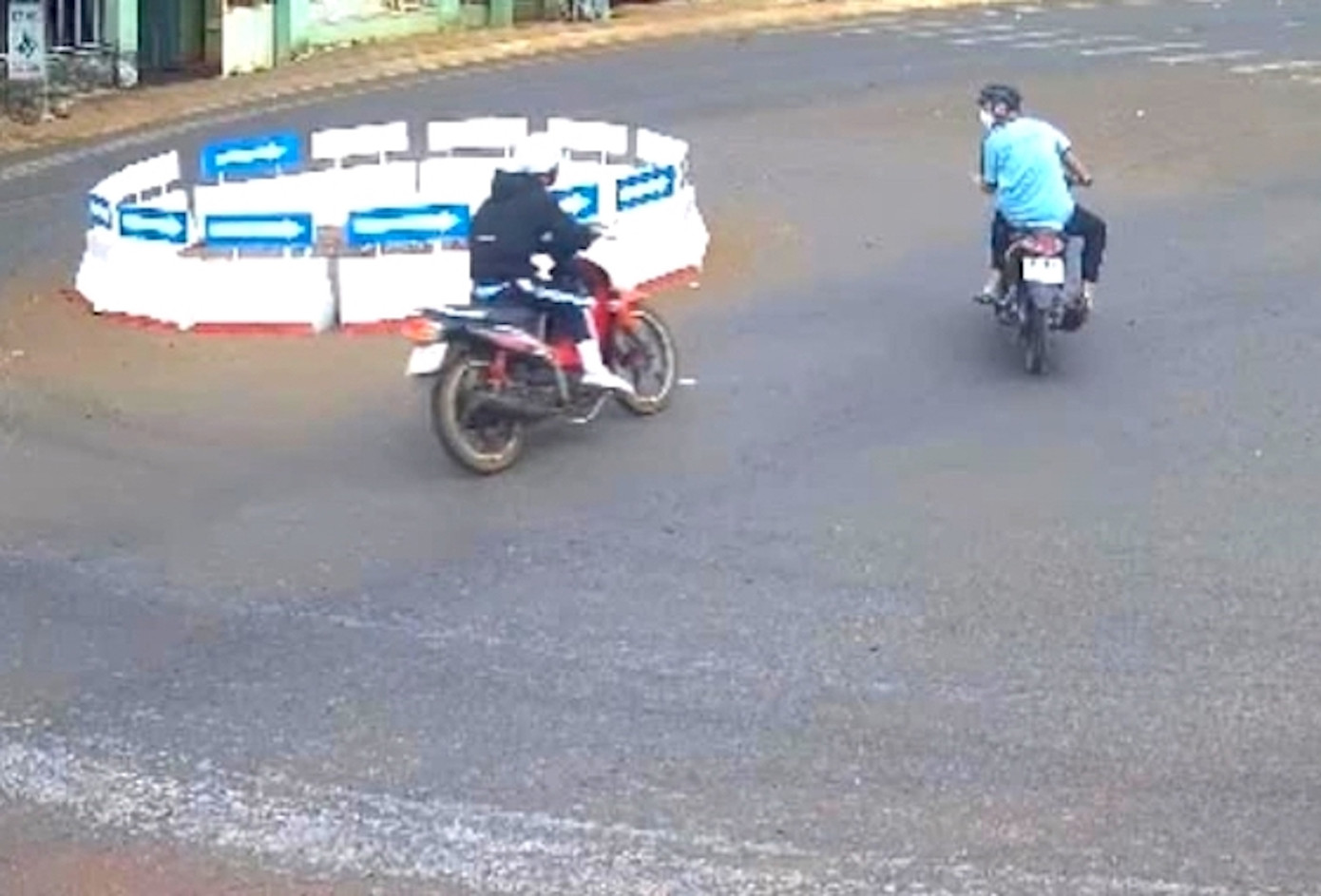 Hai phương tiện giao thông thời điểm xảy ra tai nạn Hai phương tiện giao thông thời điểm xảy ra tai nạn