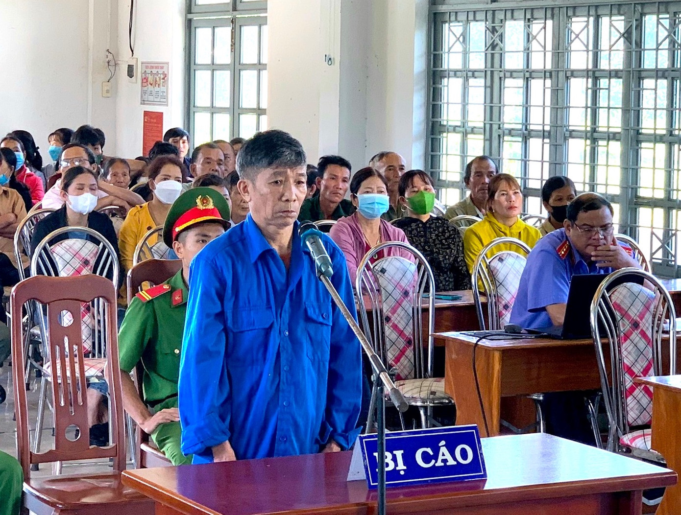 Mai Tấn Thưởng tại phiên toà