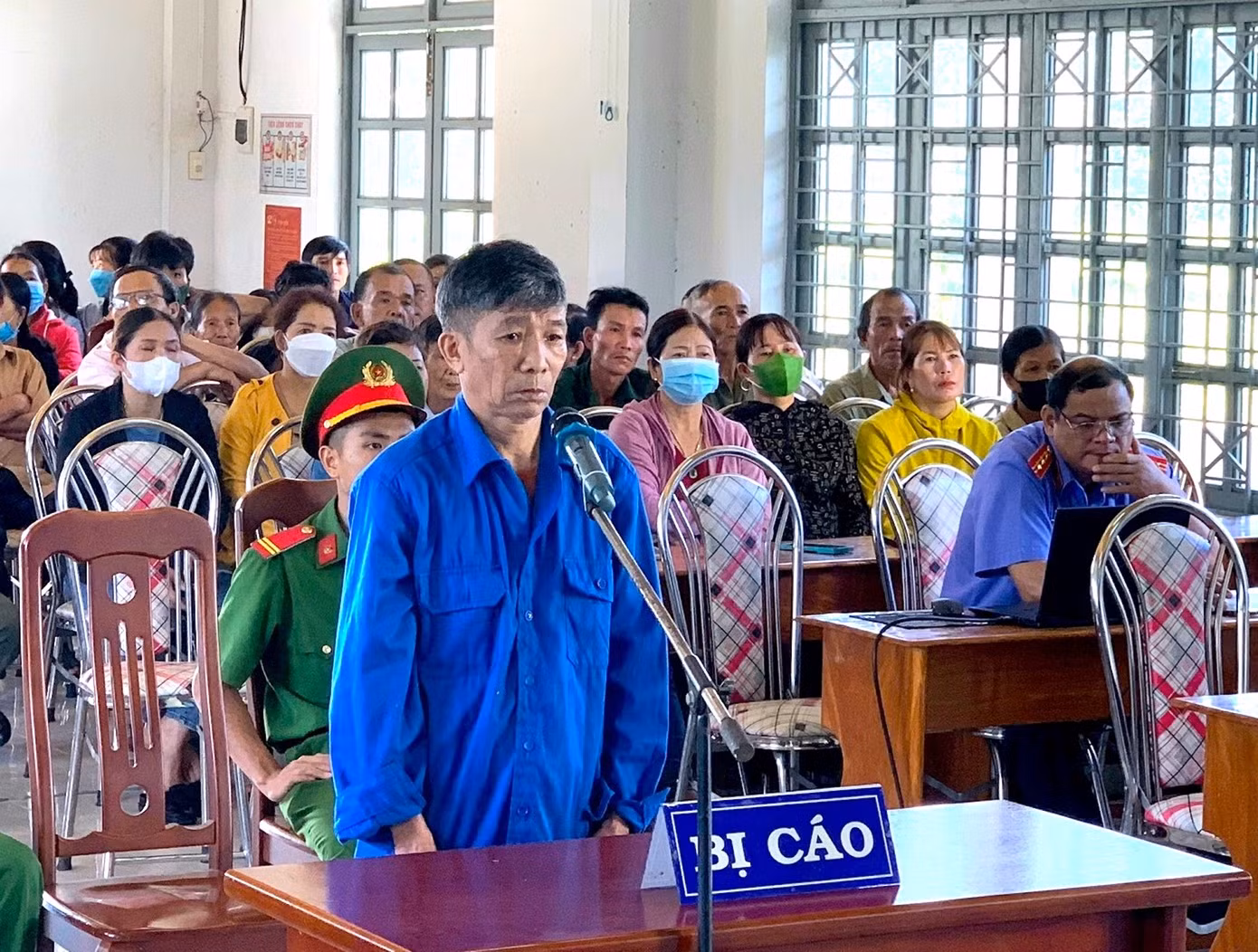 Mai Tấn Thưởng tại phiên toà