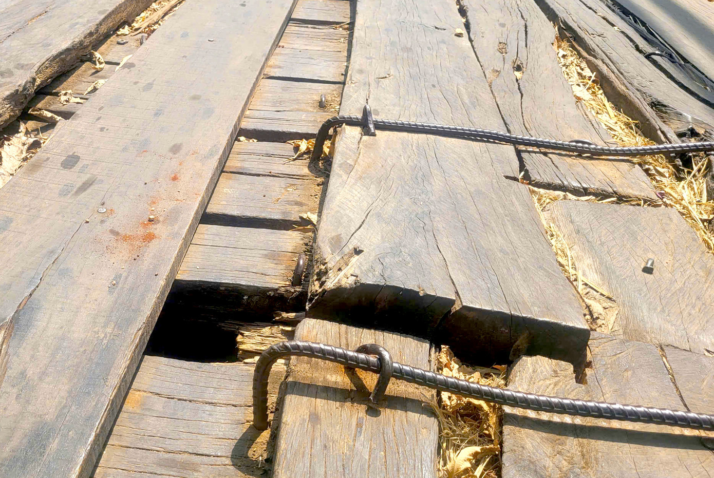 Mặt cầu được sửa tạm, gia cố lại nhưng chưa đảm bảo Mặt cầu được sửa tạm, gia cố lại nhưng chưa đảm bảo