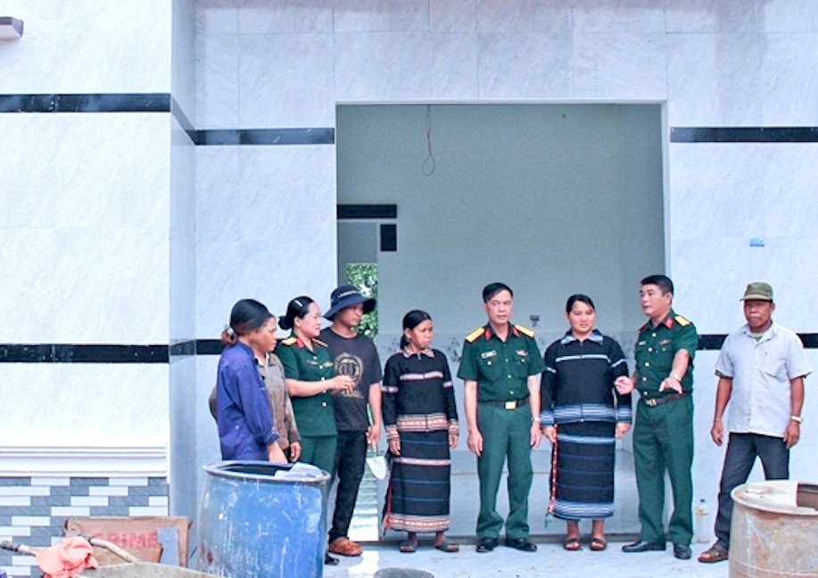 "Nhà đại đoàn kết" của gia đình chị Ksor Bleh, ở làng Pó, xã Ia Chiă, huyện Ia Grai sắp hoàn thành