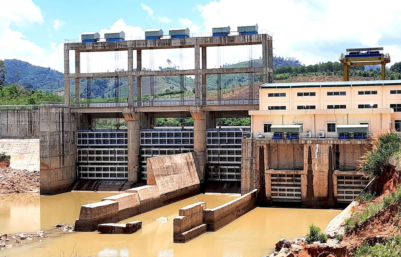 Một trong các thuỷ điện chặn dòng sông Đăk Psi gây nhiều hệ luỵ về thiên nhiên, môi trường Một trong các thuỷ điện chặn dòng sông Đăk Psi gây nhiều hệ luỵ về thiên nhiên, môi trường