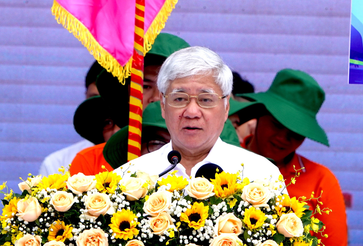 Chủ tịch Ủy ban T.Ư Mặt trận Tổ quốc Việt Nam Đỗ Văn Chiến phát biểu tại lễ ra quân.