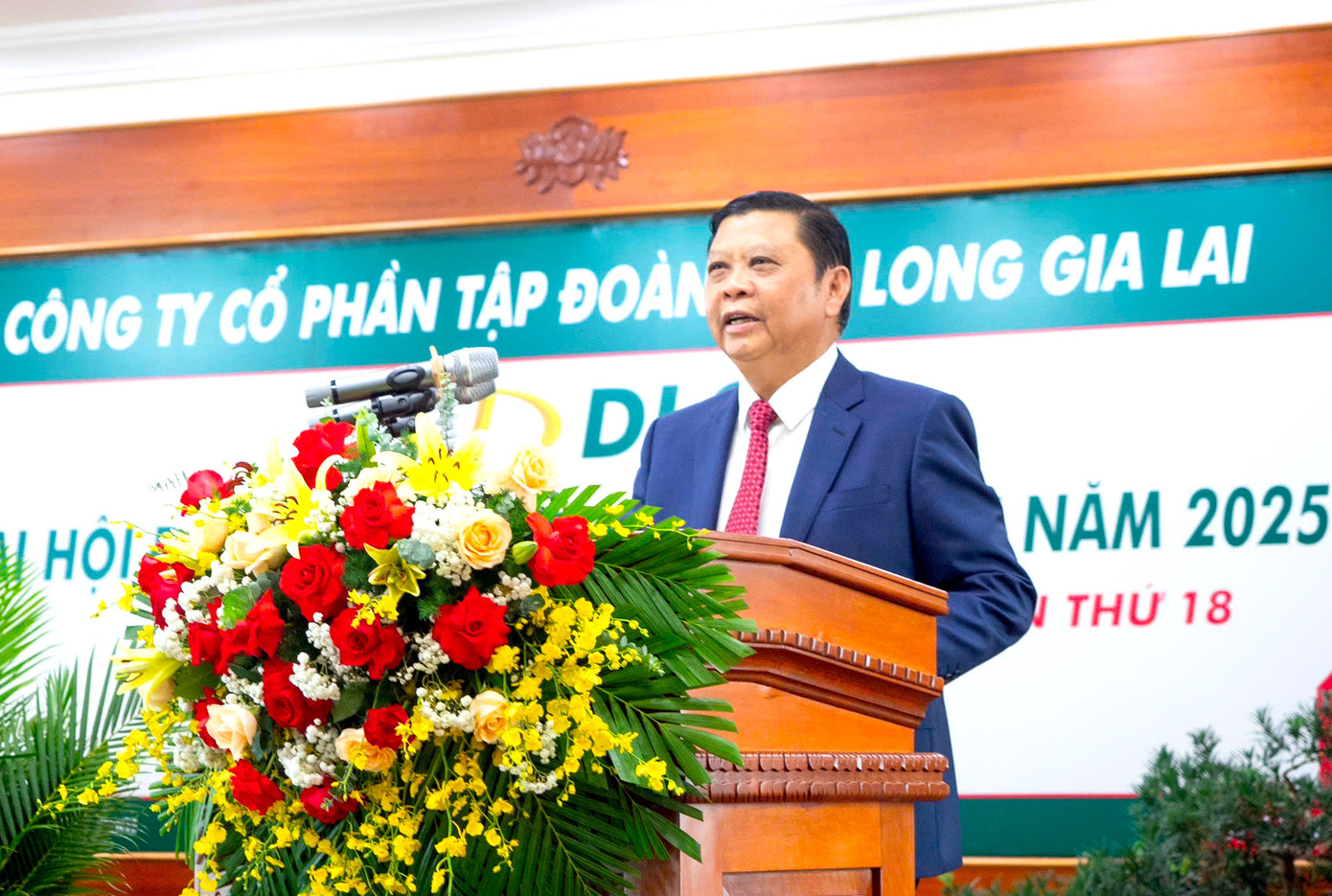 Ông Bùi Pháp phát biểu tại Đại hội Ông Bùi Pháp phát biểu tại Đại hội