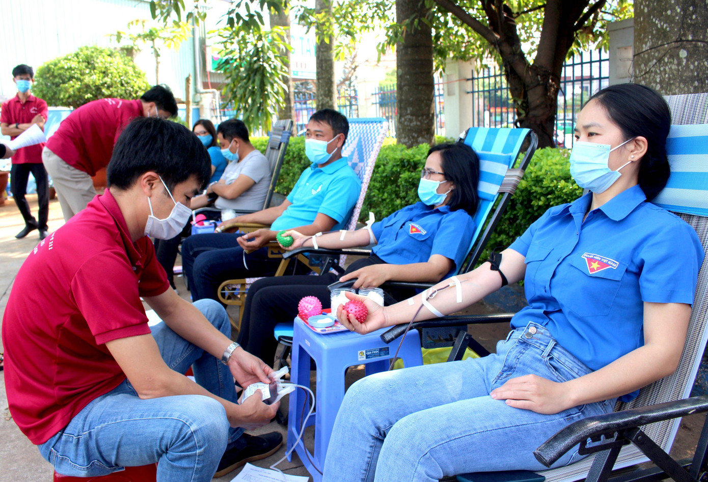 Cán bộ Tỉnh Đoàn Gia Lai hiến máu tình nguyện khẩn cấp chung tay phòng, chống dịch COVID-19