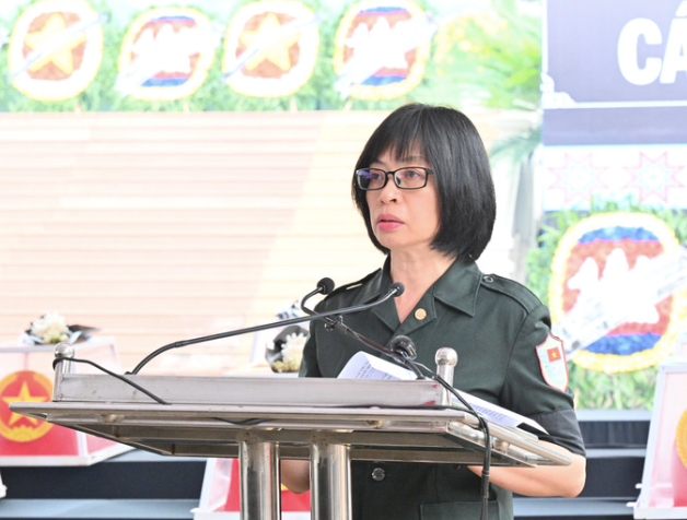 Phó Chủ tịch UBND tỉnh Gia Lai Nguyễn Thị Thanh Lịch xúc động đọc điếu văn tại buổi lễ.