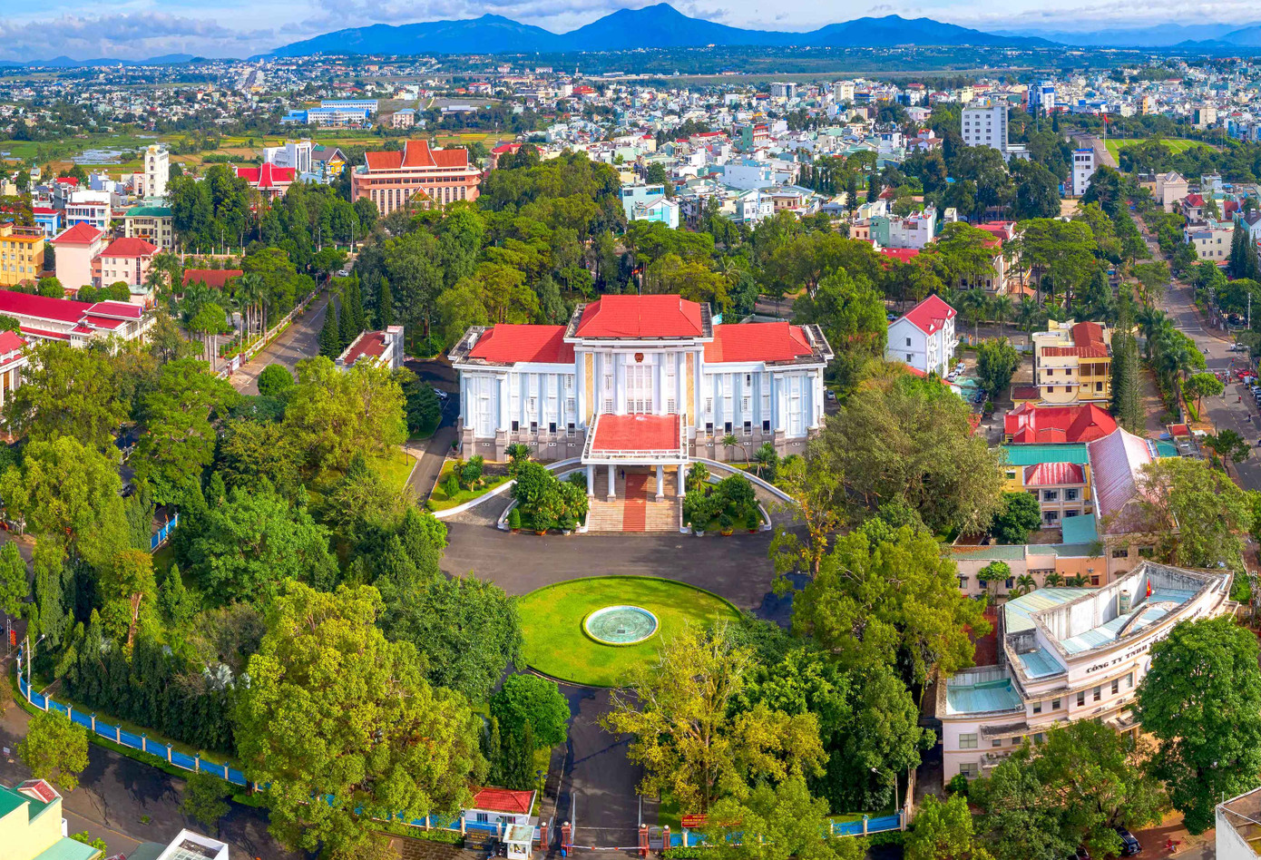 Trụ sở UBND tỉnh Gia Lai. Ảnh: Phan Nguyên Trụ sở UBND tỉnh Gia Lai. Ảnh: Phan Nguyên