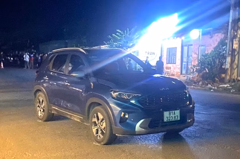 Xe ô tô do ông Phong điều khiển