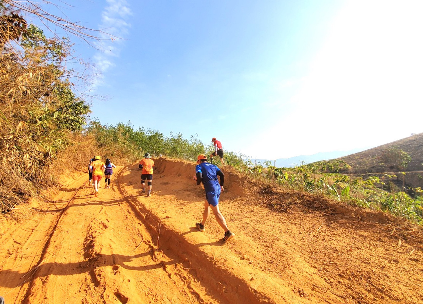 Cung đường hiểm trở, khó đi