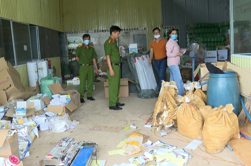 Cơ sở các đối tượng tổ chức pha trộn, dán tem, nhãn và đóng gói thuốc giả Cơ sở các đối tượng tổ chức pha trộn, dán tem, nhãn và đóng gói thuốc giả