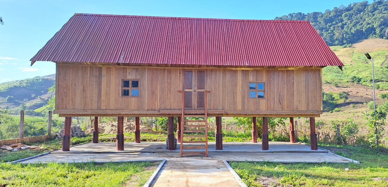 Nhà rông được dựng theo kiểu nhà sàn truyền thống