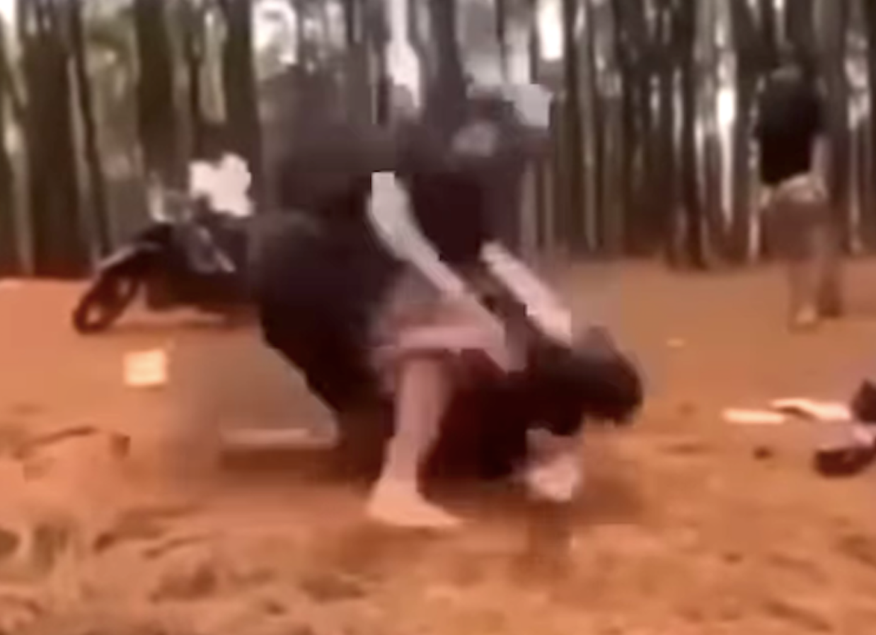 Clip quay lại việc nữ sinh Y bị đánh dã man Clip quay lại việc nữ sinh Y bị đánh dã man