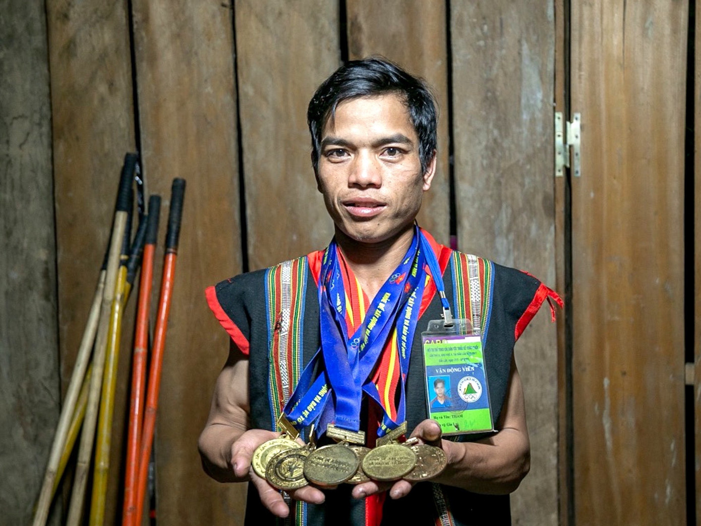 Anh Tham đã mang về nhiều huy chương vàng ở môn cà kheo do huyện, tỉnh tổ chức. Hơn cả, những chương trình văn hoá của tỉnh, anh cũng là người được chọn để trình diễn môn thể thao truyền thống này.