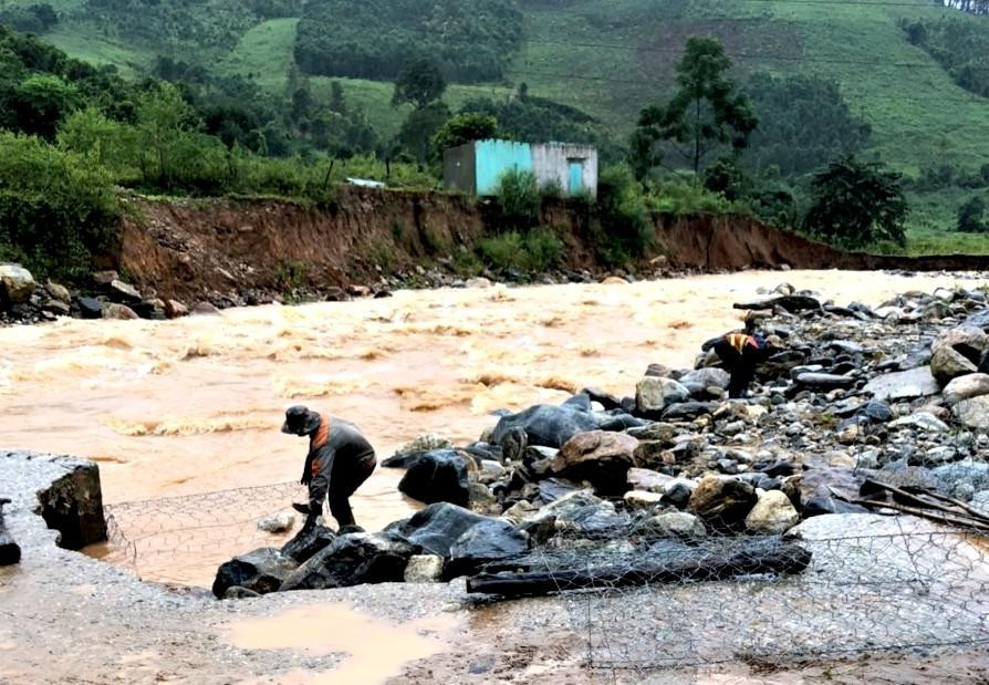Thời điểm này trên địa bàn xã Đăk Sao đang có mưa lớn Thời điểm này trên địa bàn xã Đăk Sao đang có mưa lớn