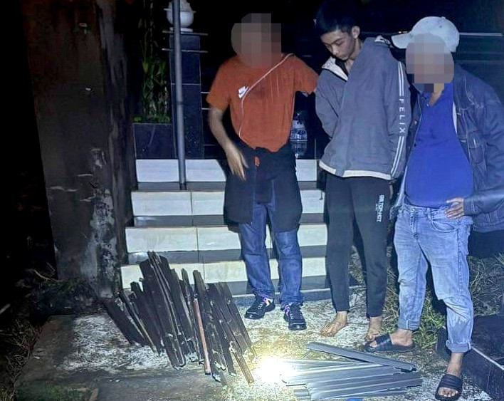 Lực lượng Công an TP.Pleiku bắt quả tang đối tượng cạy phá các bàn thờ tại Nghĩa trang TP.Pleiku Lực lượng Công an TP.Pleiku bắt quả tang đối tượng cạy phá các bàn thờ tại Nghĩa trang TP.Pleiku