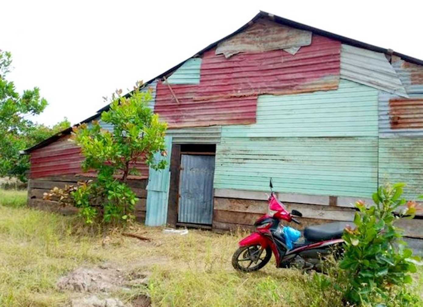 Người dân dựng nhà tạm để nhận đền bù Người dân dựng nhà tạm để nhận đền bù