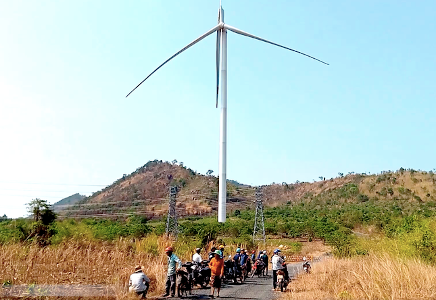 Cánh quạt điện gió bị gãy của trụ tua bin số WT04