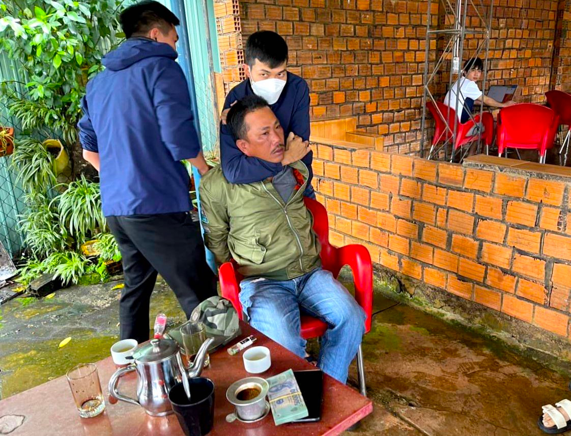 Đối tượng Võ Minh Duy thời điểm bị lực lượng công an bắt giữ.