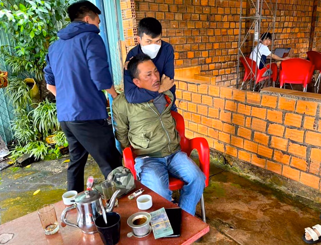 Đối tượng Võ Minh Duy thời điểm bị lực lượng công an bắt giữ.