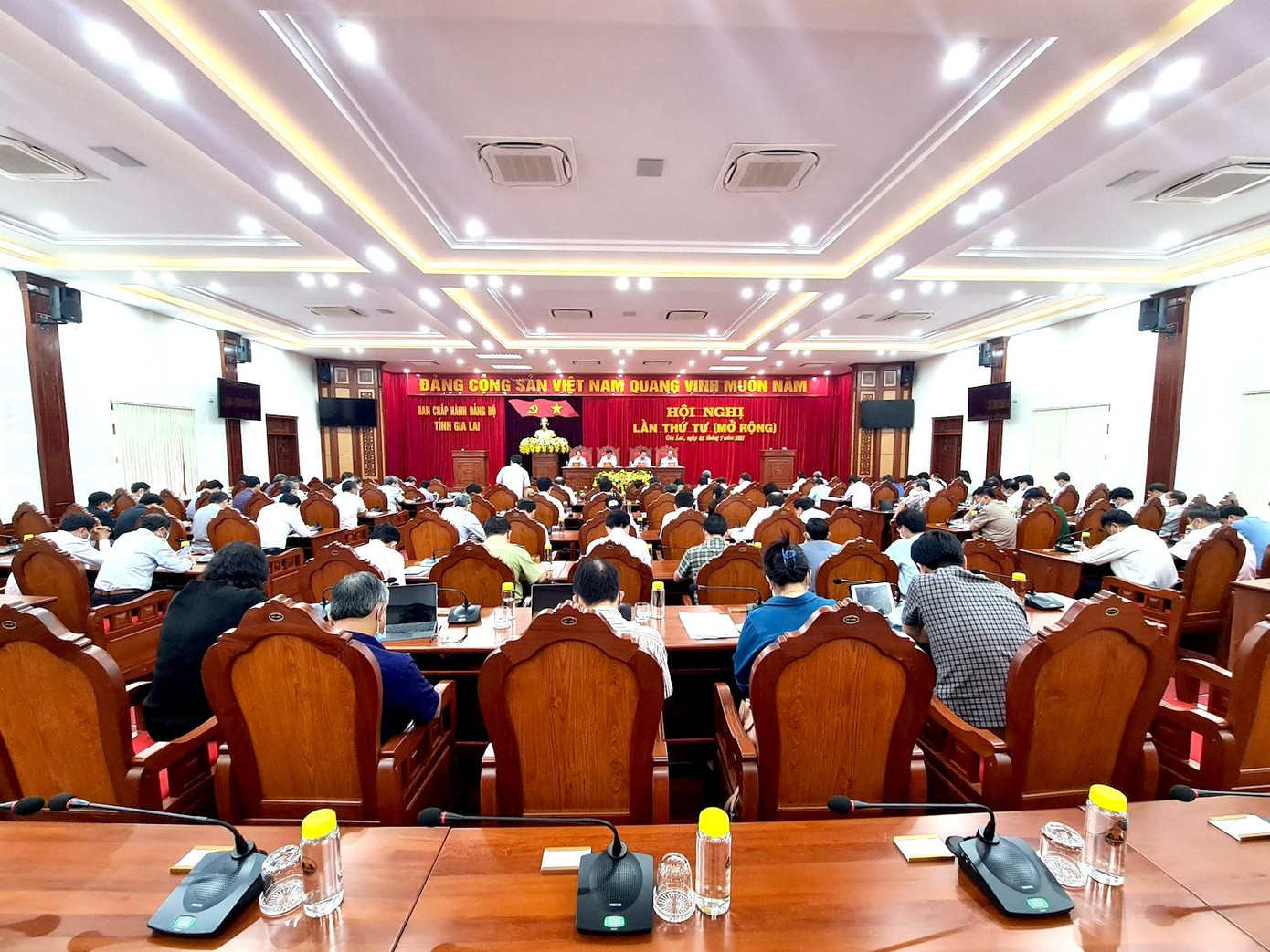 Quan cảnh hội nghị