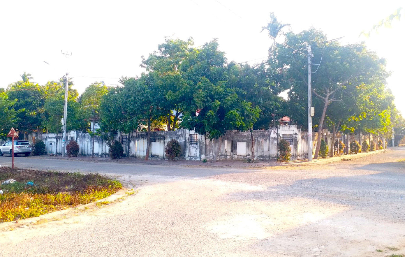 Tổng Thanh tra Chính phủ kiến nghị Thủ tướng yêu cầu Chủ tịch UBND tỉnh Kon Tum chỉ đạo xử lý theo đúng quy định đối với hành vi làm đường giao thông sai quy hoạch để tạo cho thửa đất của bà Nguyễn Thị Ánh có 4 mặt tiền; trường hợp phát hiện có dấu hiệu vi phạm pháp luật thì chuyển cơ quan điều tra xử lý. Ông Lê Đình Quang, cựu bí thư Thành ủy TP Kon Tum nói: "Chuyển điều tra thì cơ quan điều tra họ làm, ai sai thì người đó chịu, tôi có sai đâu, tôi có làm gì đâu mà sai? Tôi chẳng có văn bản nào chỉ đạo, chuyện này là chuyện của phường, của xã, của thành phố”.