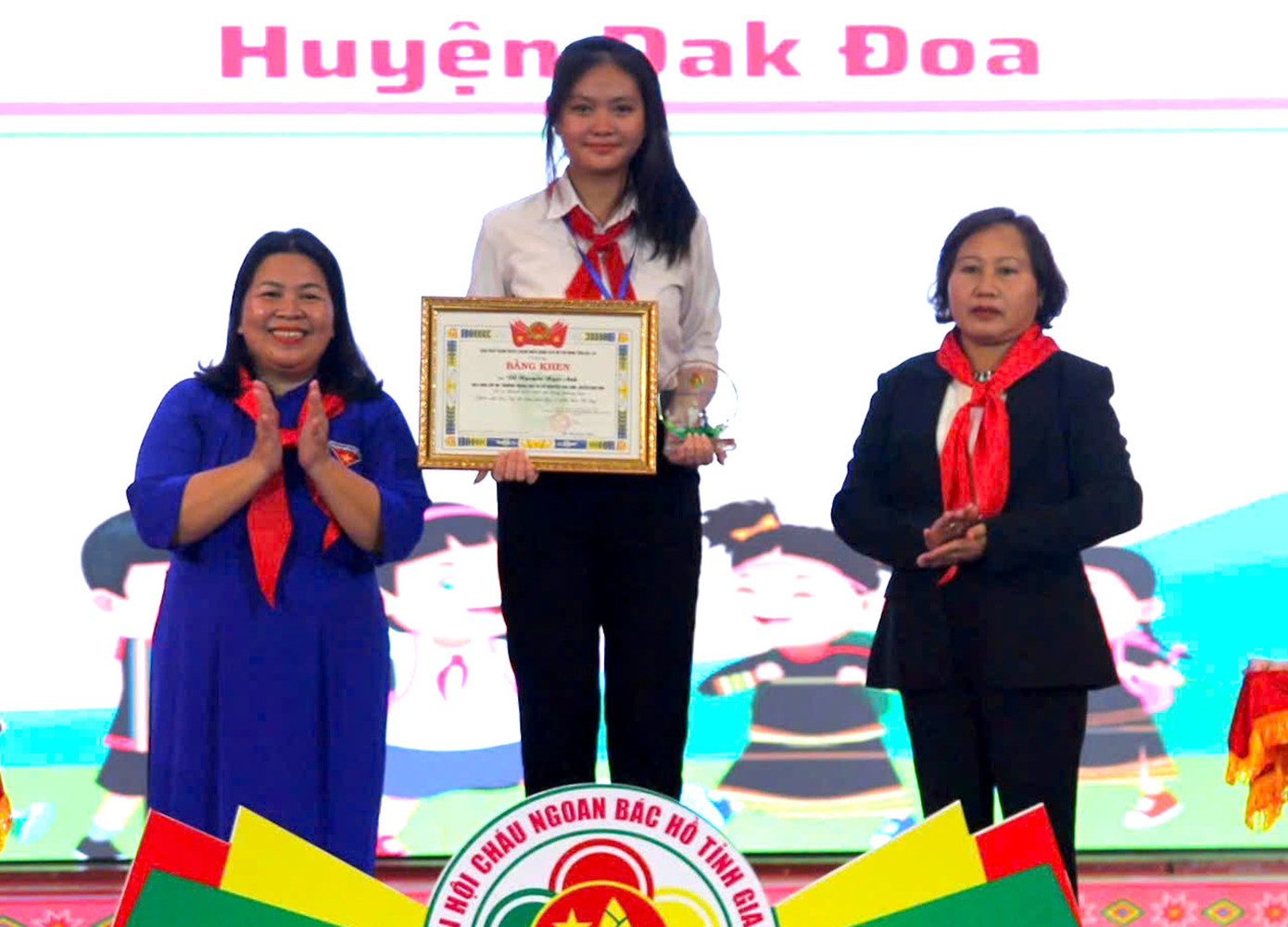 200 đội viên, thiếu niên, nhi đồng tiêu biểu đã được nhận bằng khen của Ban Chấp hành Tỉnh Đoàn và giấy chứng nhận danh hiệu Cháu ngoan Bác Hồ của Hội đồng Đội tỉnh 200 đội viên, thiếu niên, nhi đồng tiêu biểu đã được nhận bằng khen của Ban Chấp hành Tỉnh Đoàn và giấy chứng nhận danh hiệu Cháu ngoan Bác Hồ của Hội đồng Đội tỉnh